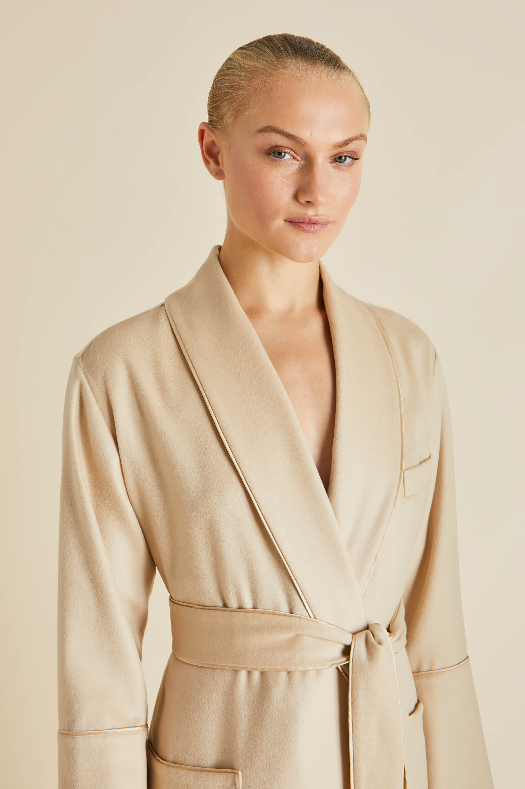 Logan Muscat Beige Robe in Cashmere