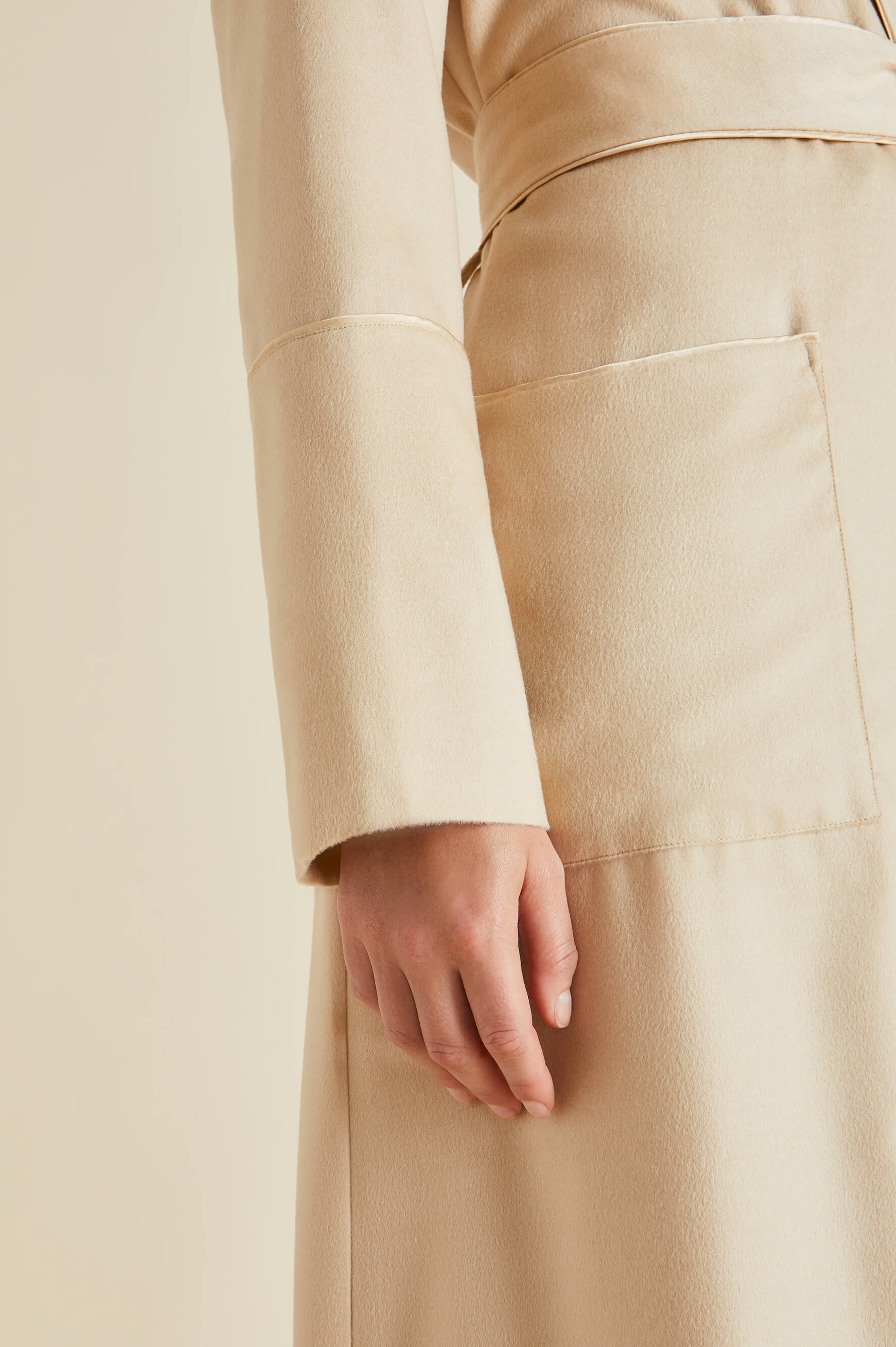 Logan Muscat Beige Robe in Cashmere