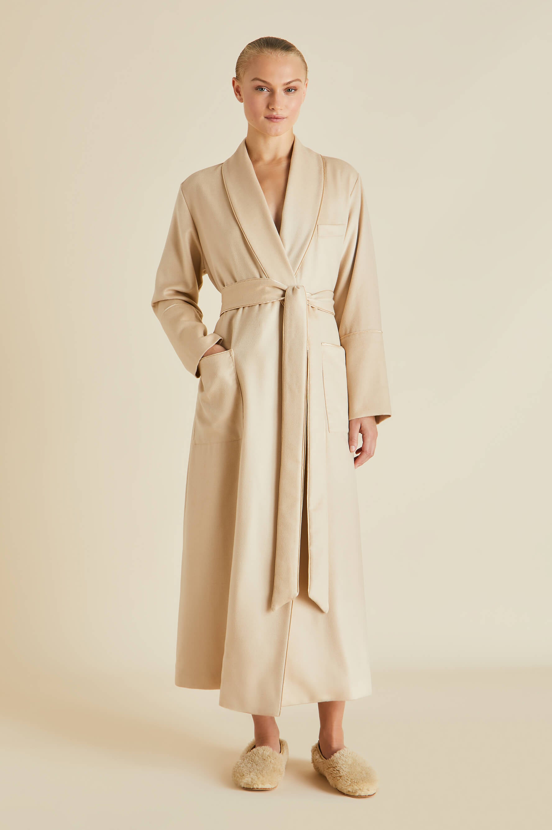 Logan Muscat Beige Robe in Cashmere