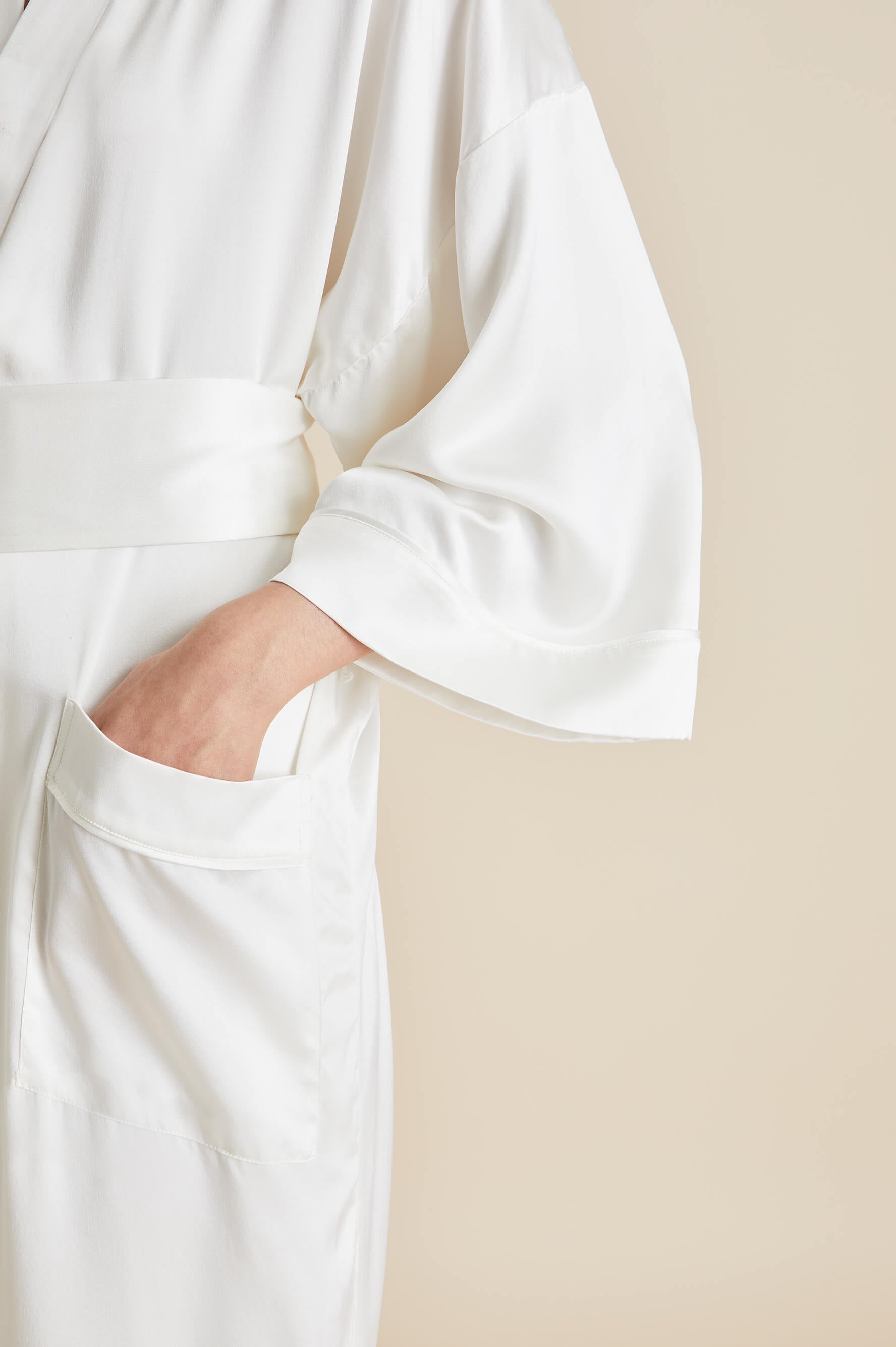 Sabine Ivory Robe in Silk Twill