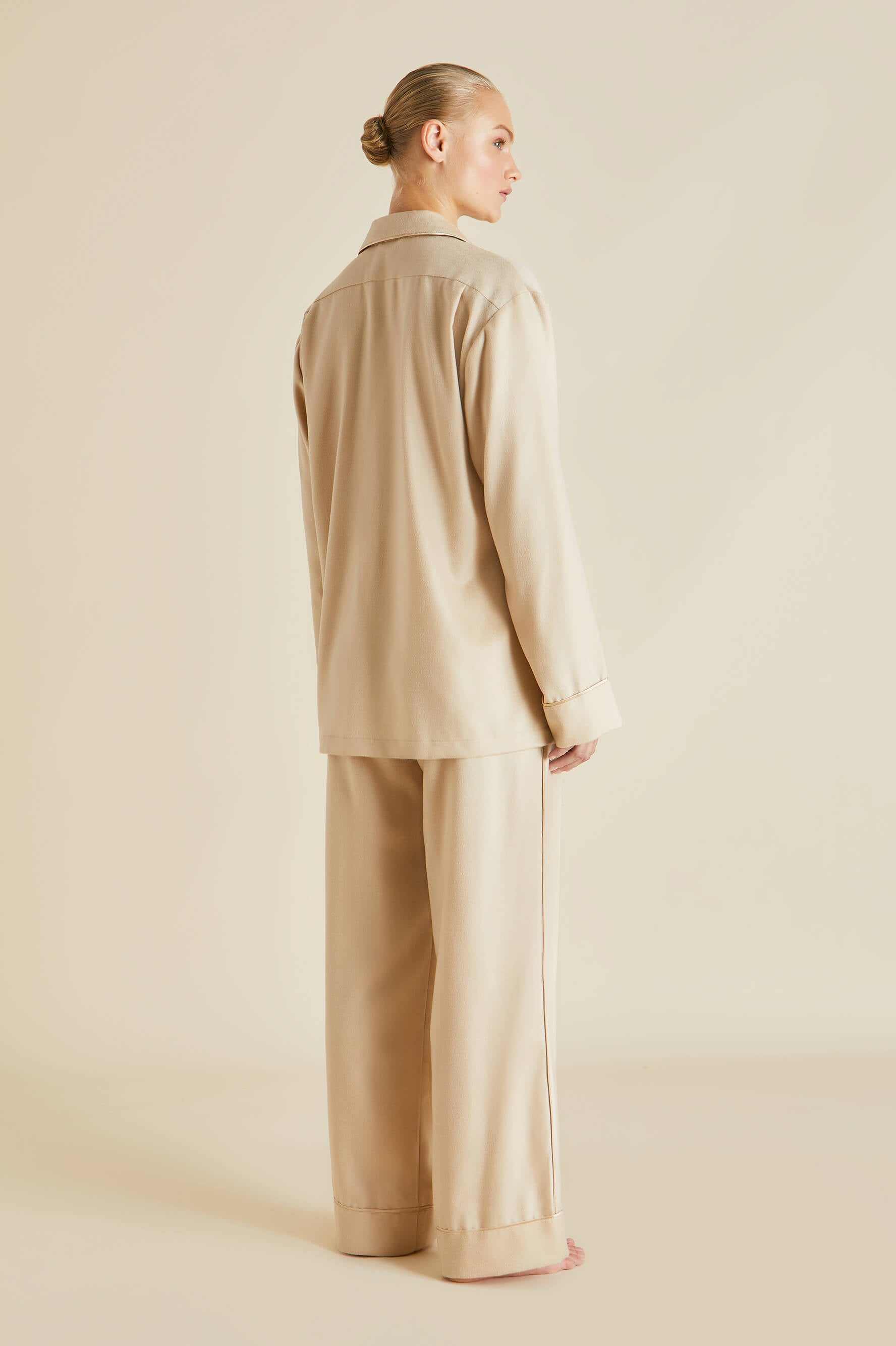 Vanderbilt Muscat Beige Pyjamas in Cashmere