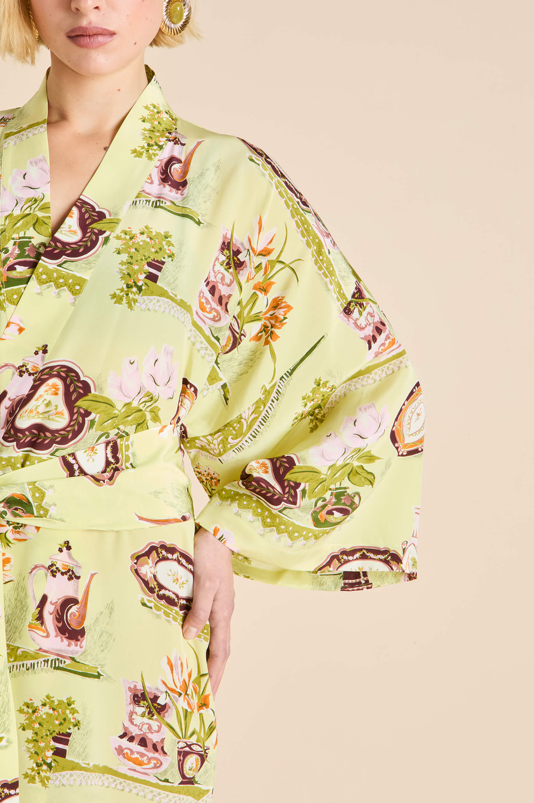 Amaya Aulenti Green Plate Robe in Silk Crêpe de Chine