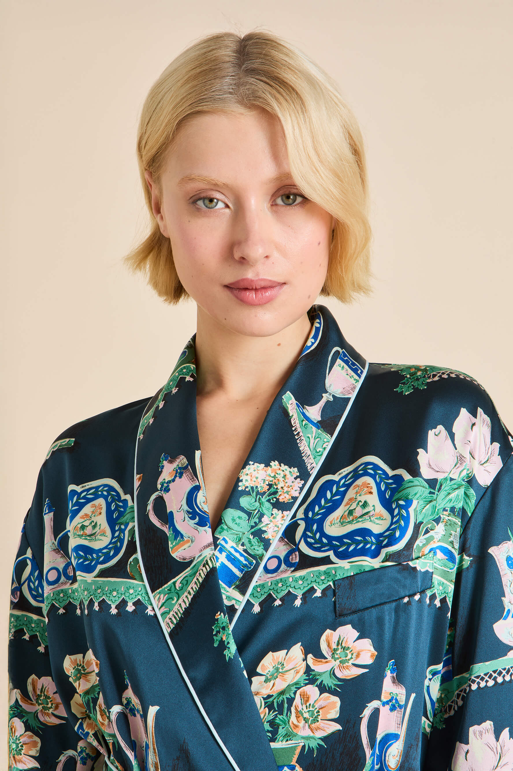 capability giotto green plate robe in silk satin 