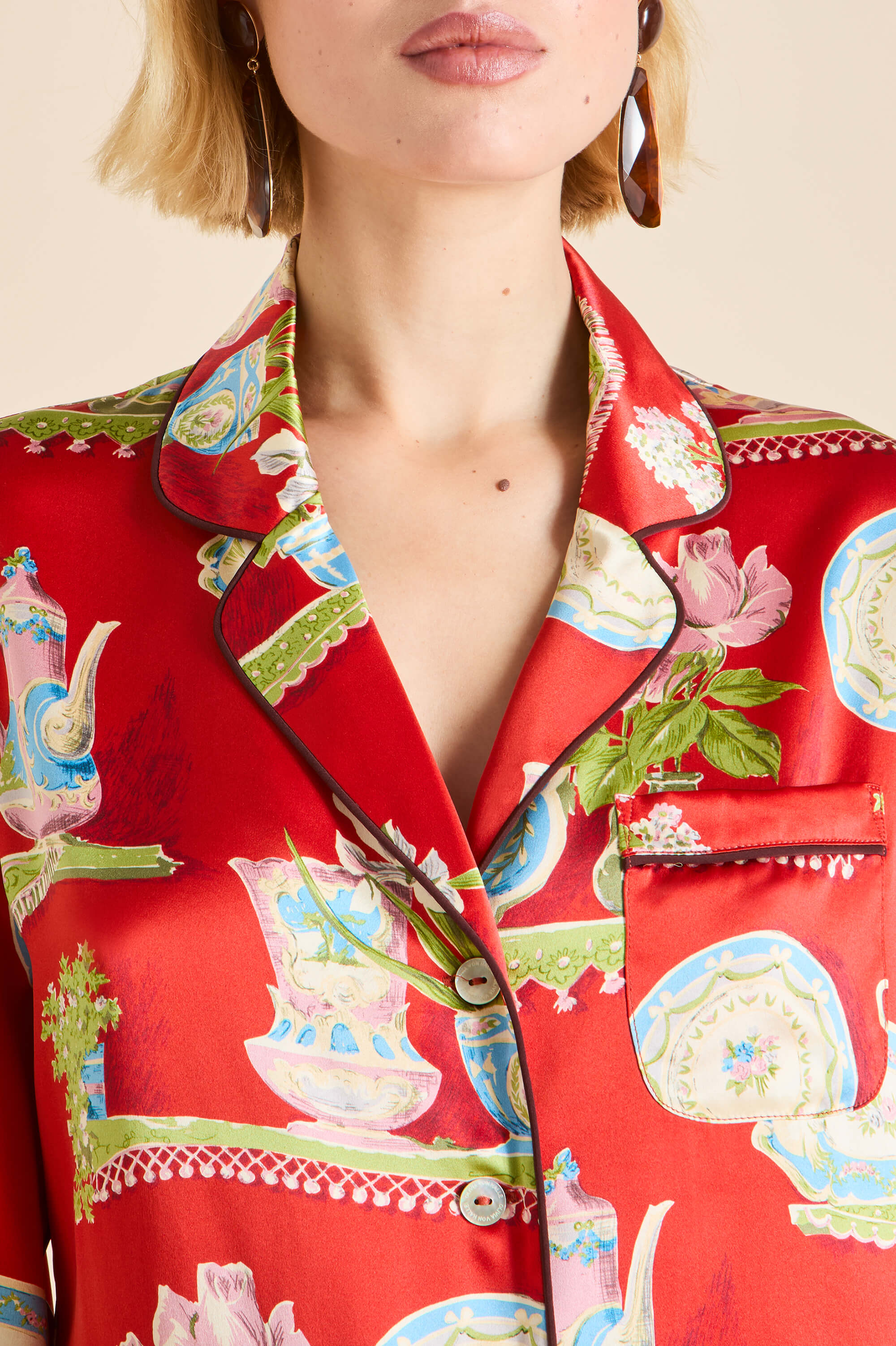 lila renata red plate pyjamas in silk satin 