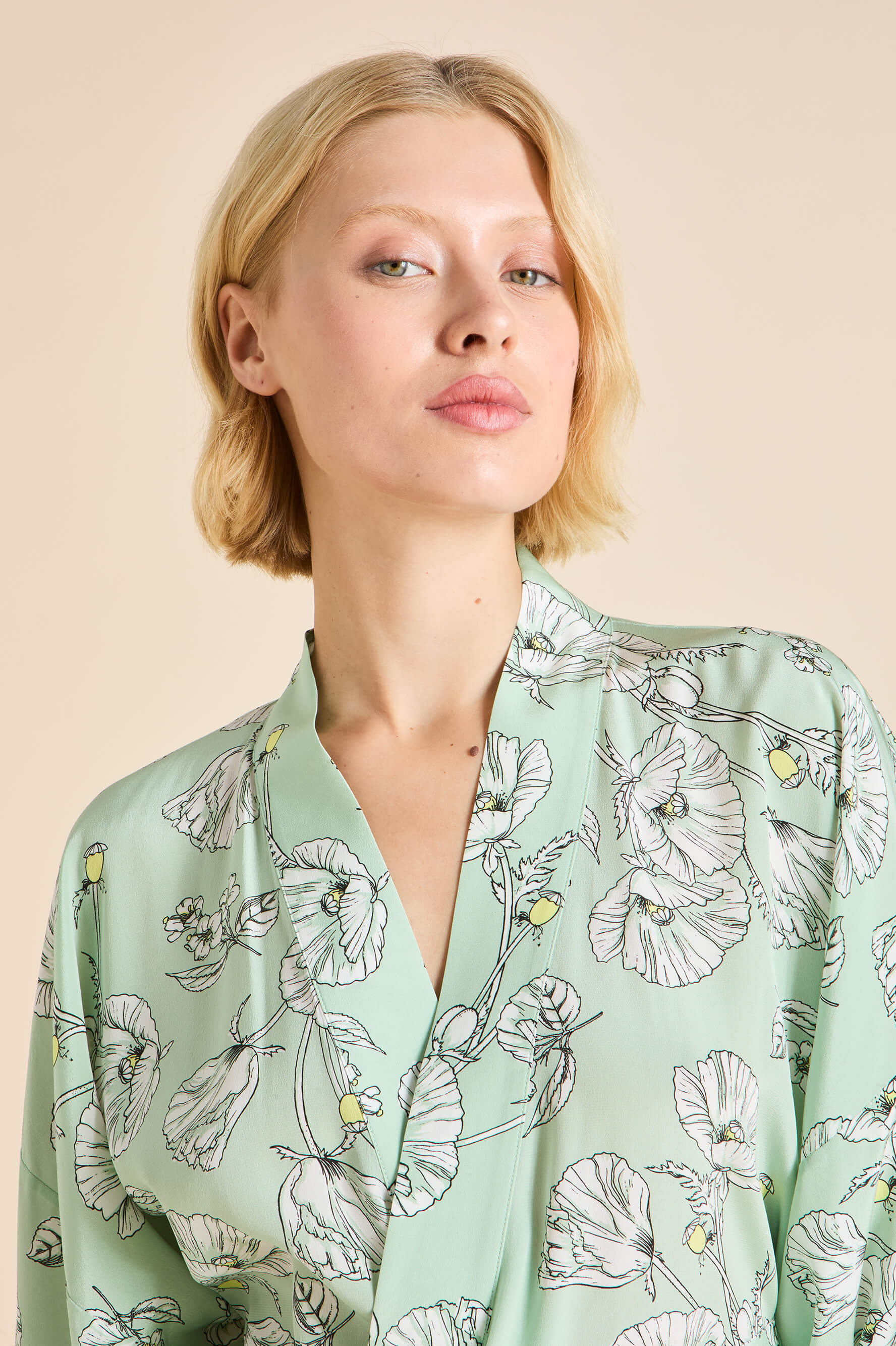 queenie delfina green floral robe in silk crêpe de chine 