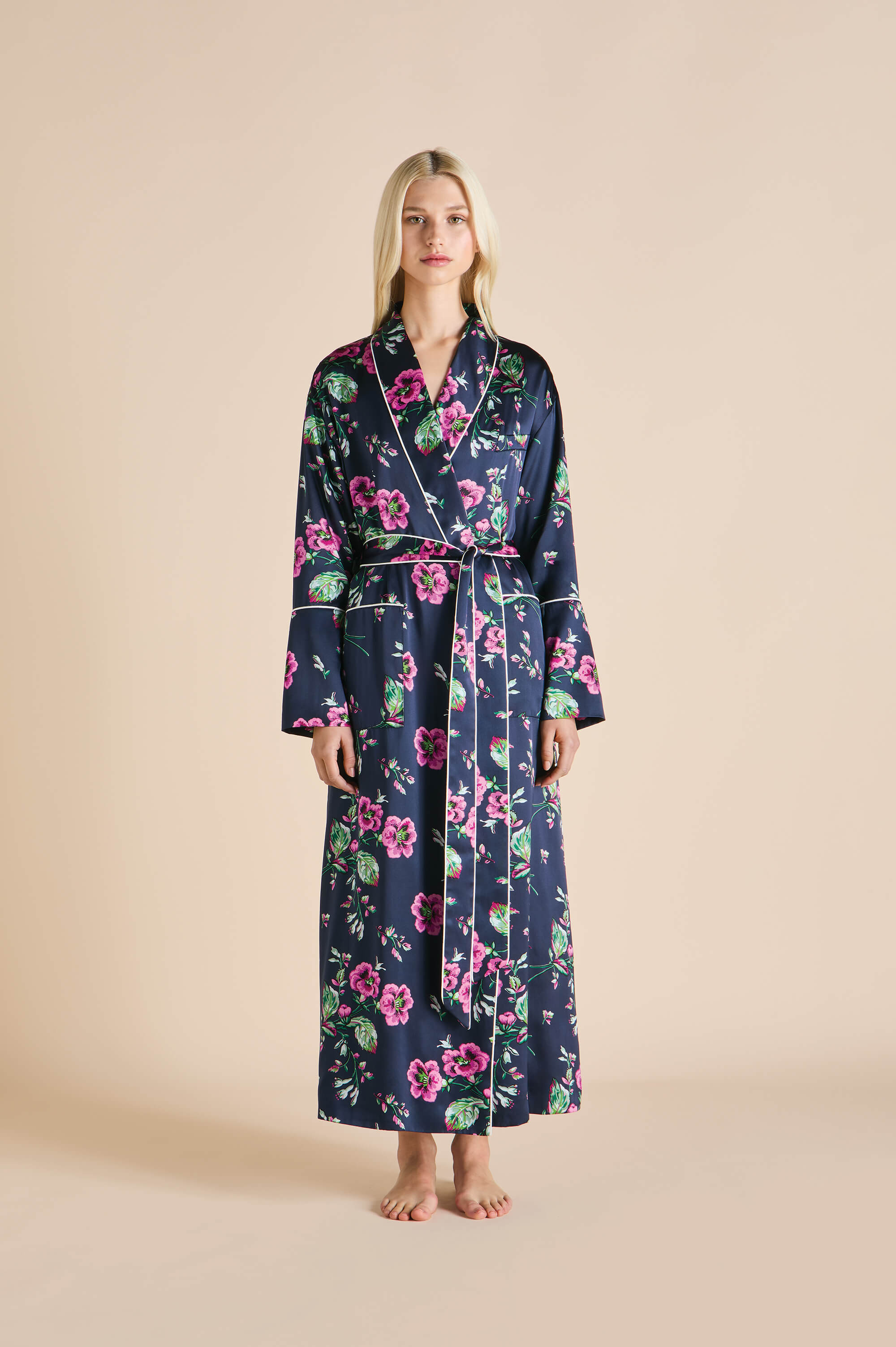 【OLIVIA VON HALLE】floral-print devore-chiffon ローブ Capability Madison Navy Floral Robe in Silk Satin | Olivia