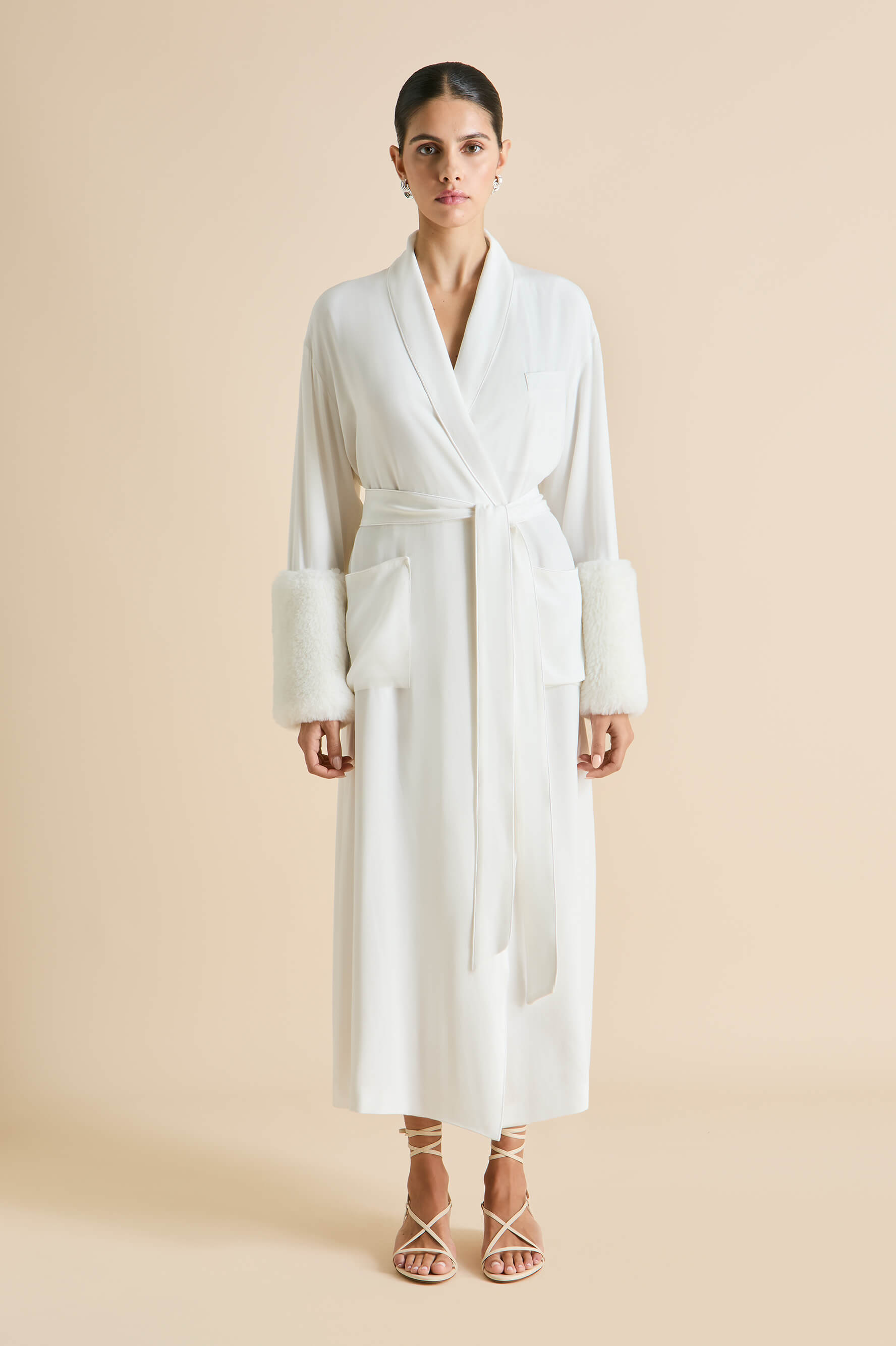 Capability Snow White Robe in Silk Crêpe de Chine