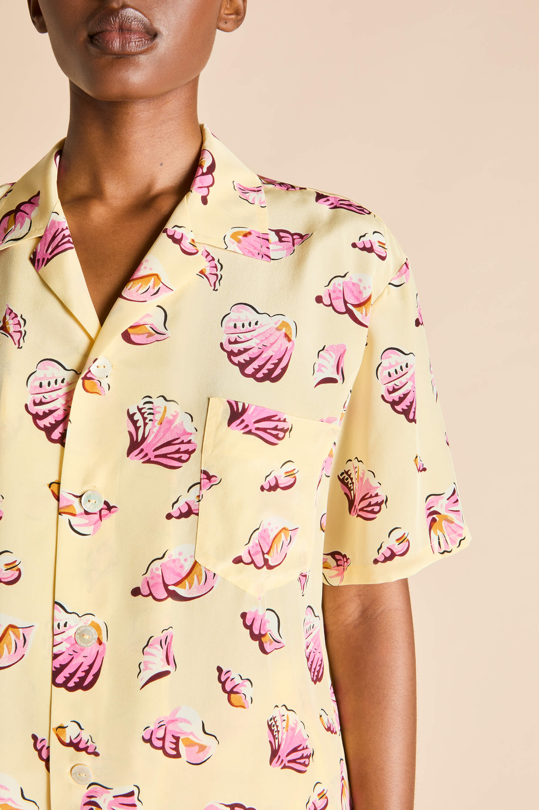 emeli junonia yellow seashell pajamas in silk crêpe de chine 
