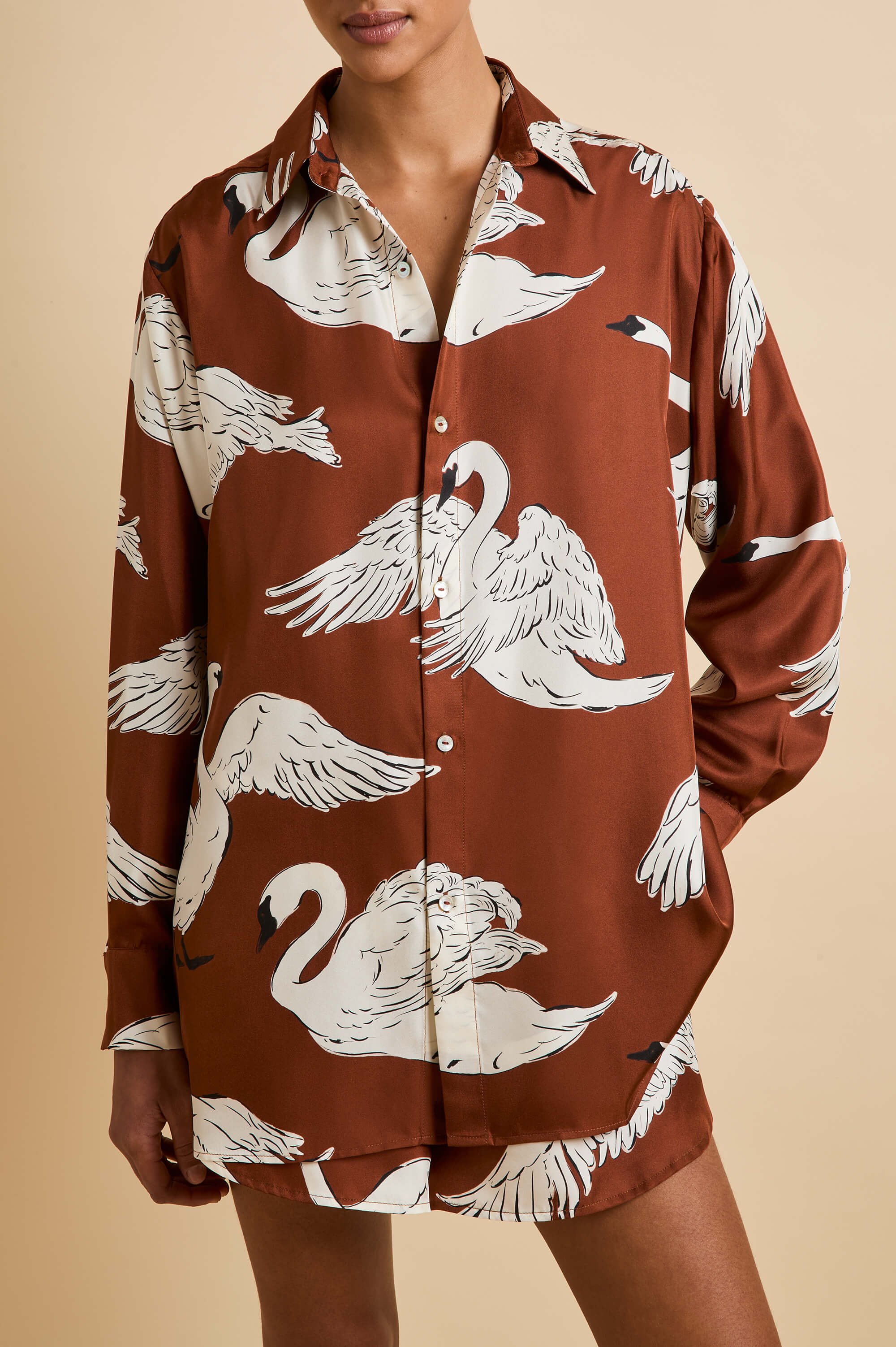 kick inés brown swan pyjamas in silk twill 