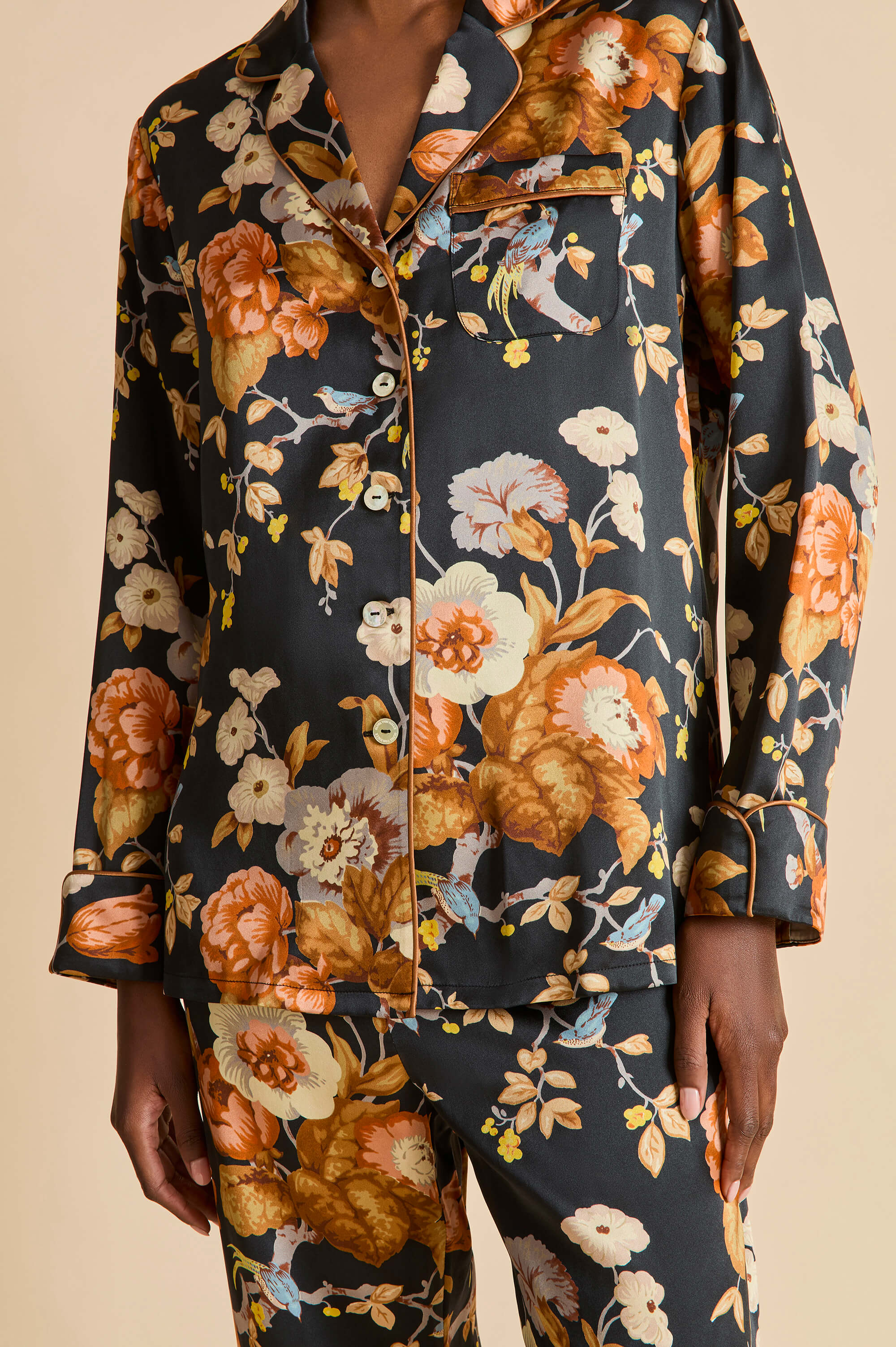 lila evora black floral pyjamas in silk satin 