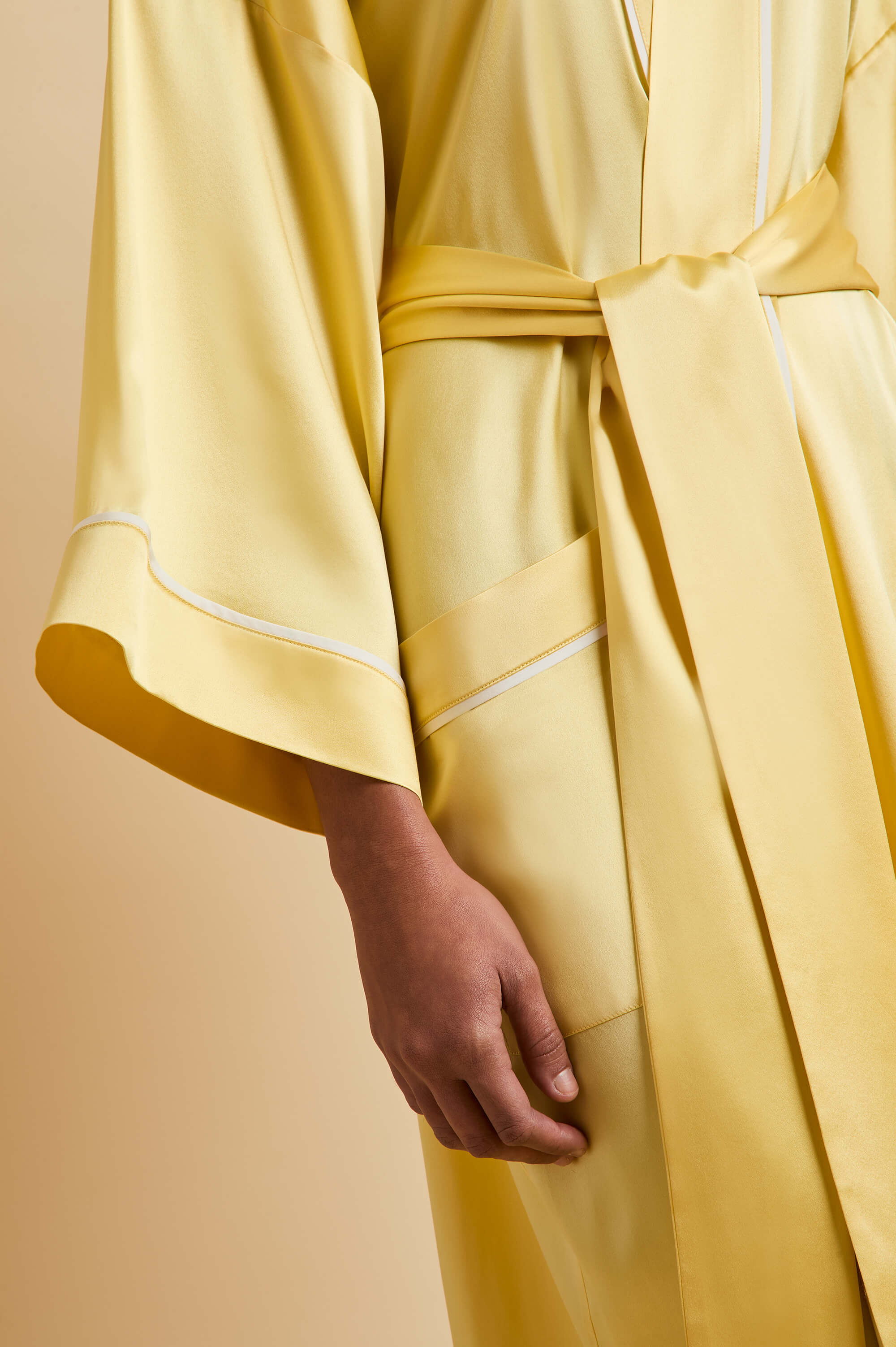 sabine limón yellow robe in silk satin 