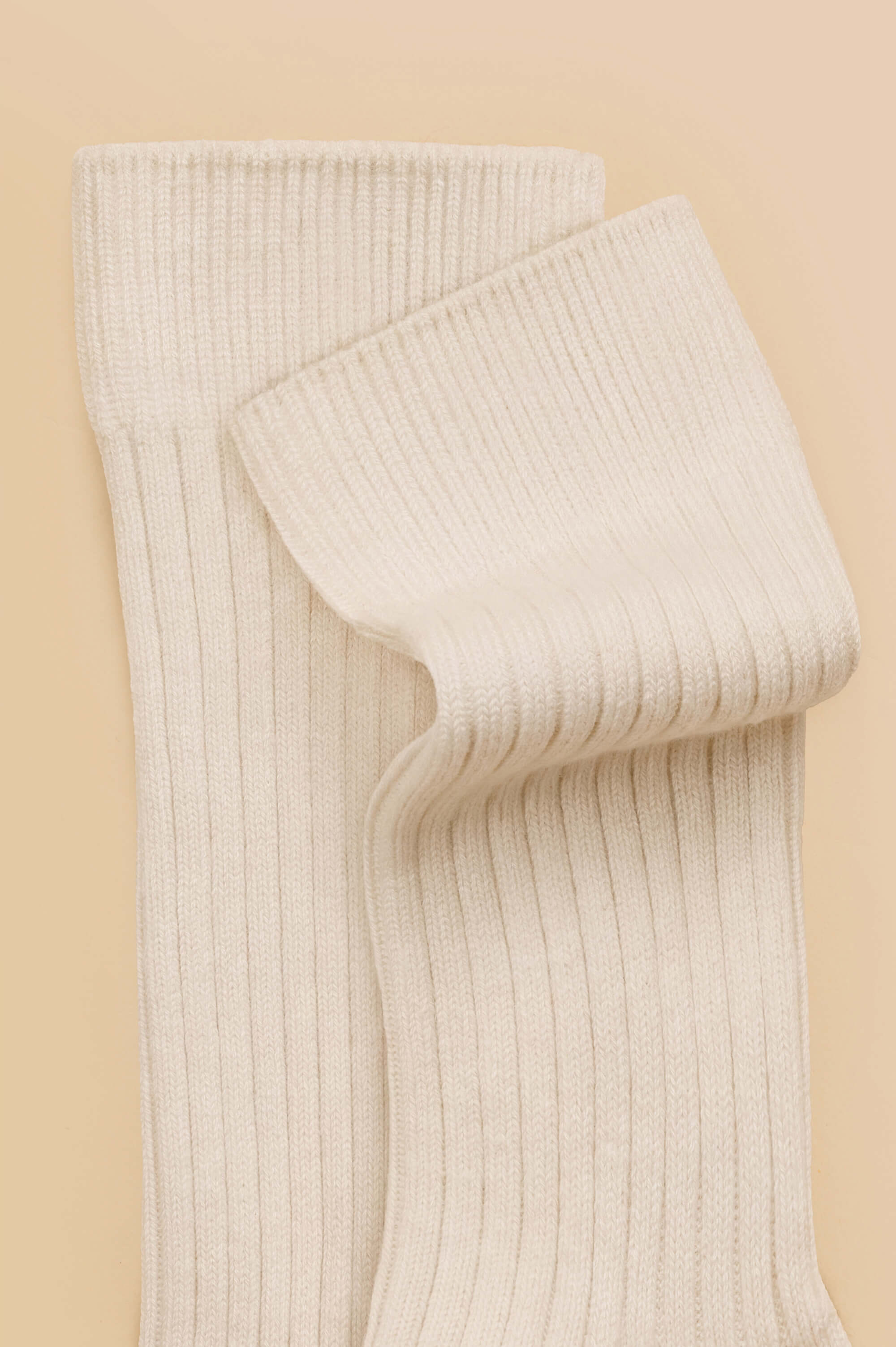 spencer alaska ivory socks in silk-cashmere 