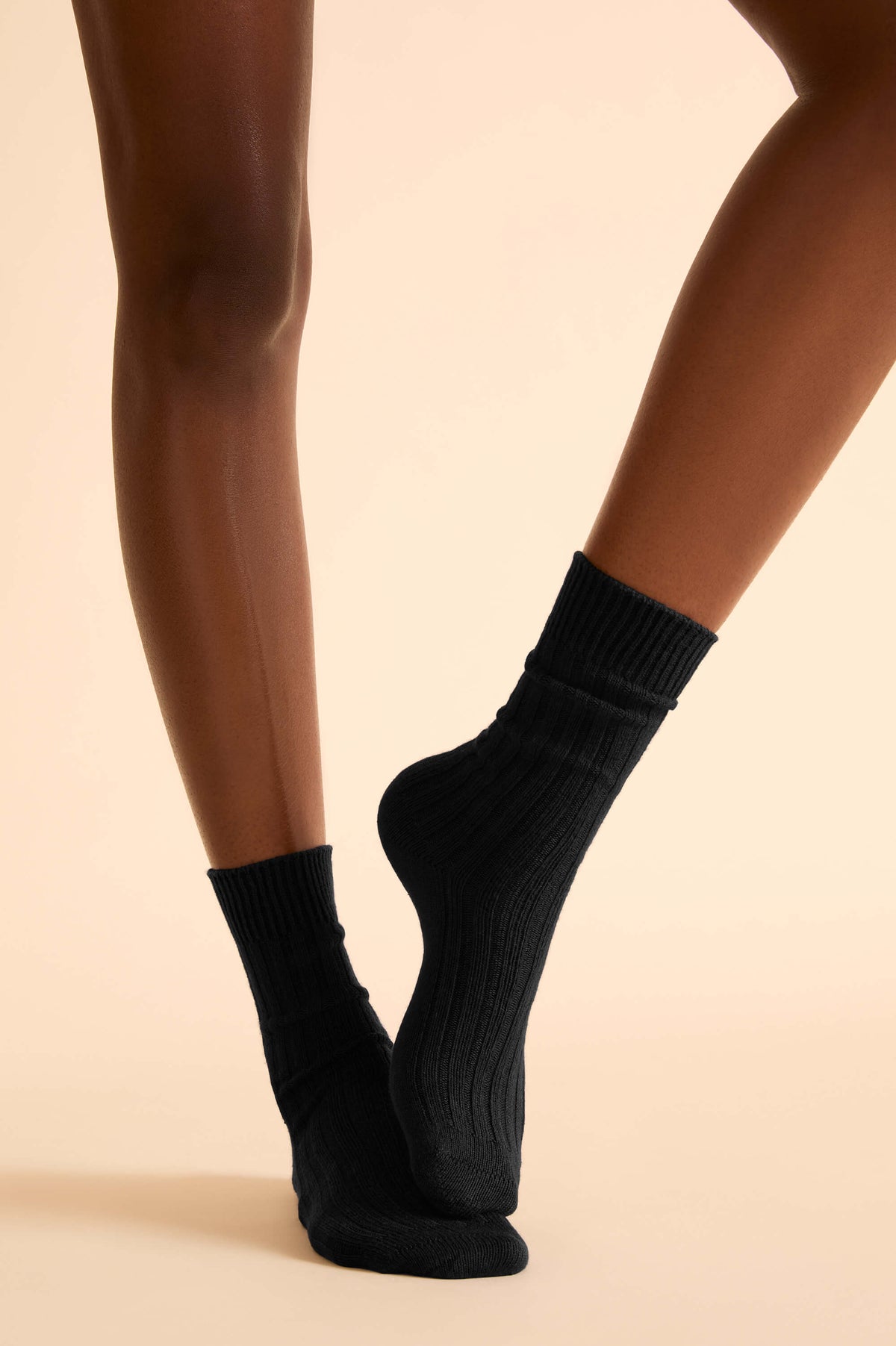 Spencer Berlin Black Socks in Silk-Cashmere
