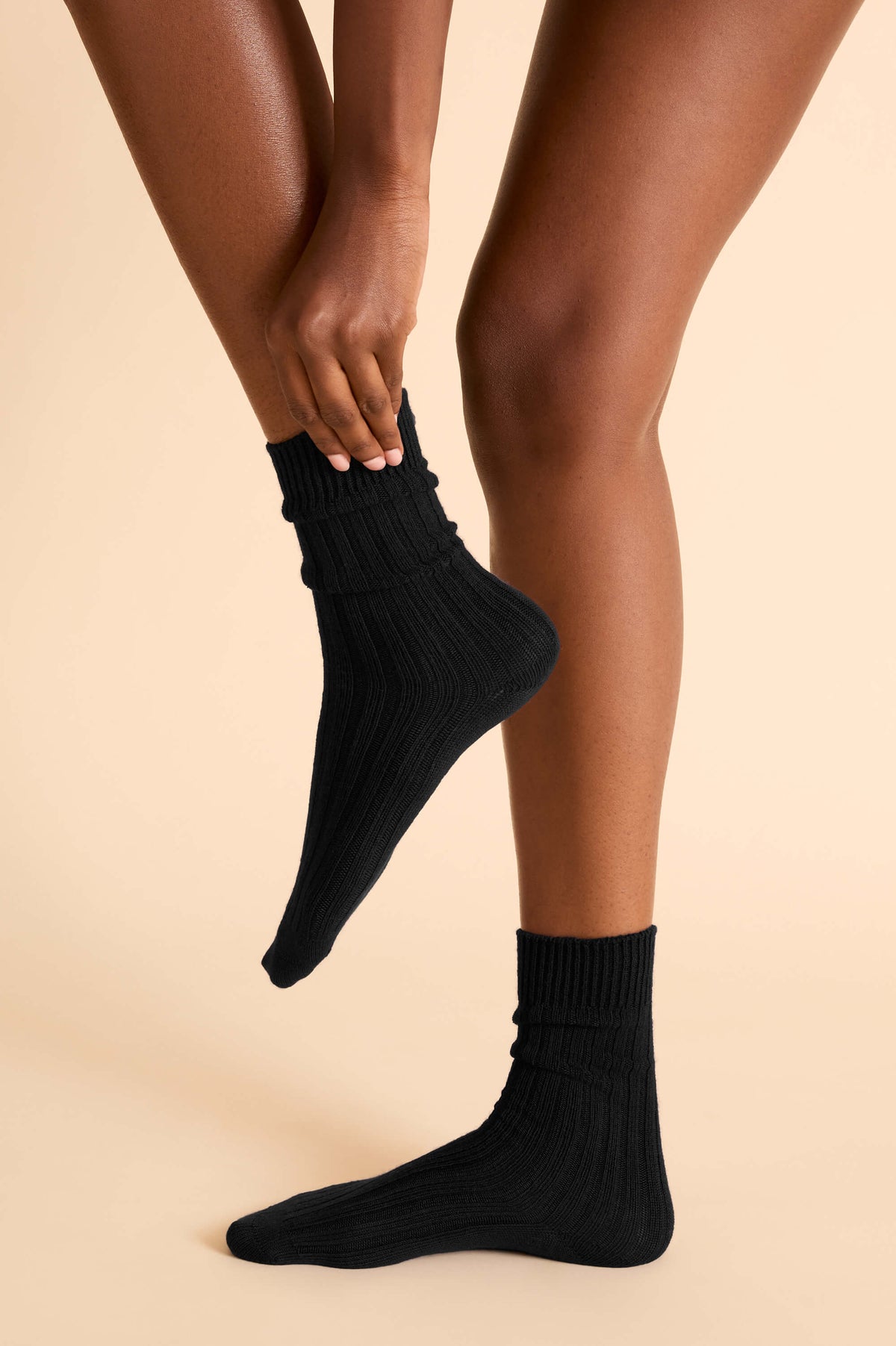 Spencer Berlin Black Socks in Silk-Cashmere