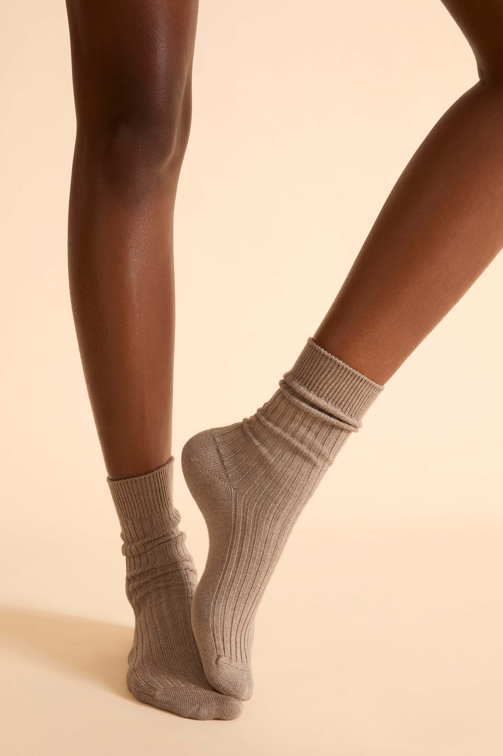 Spencer Dallas Beige Socks in Silk-Cashmere