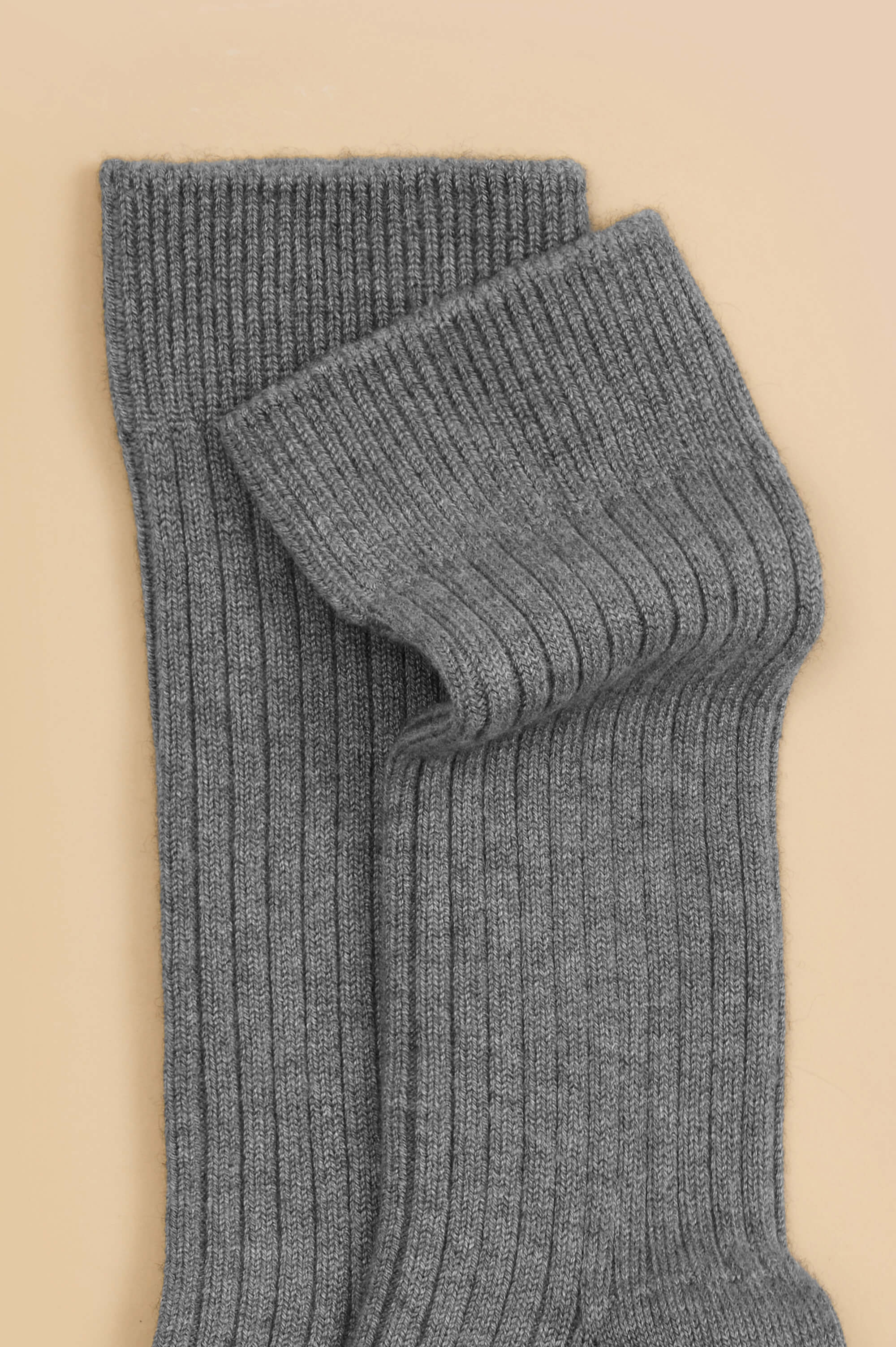 spencer london grey socks in silk-cashmere 