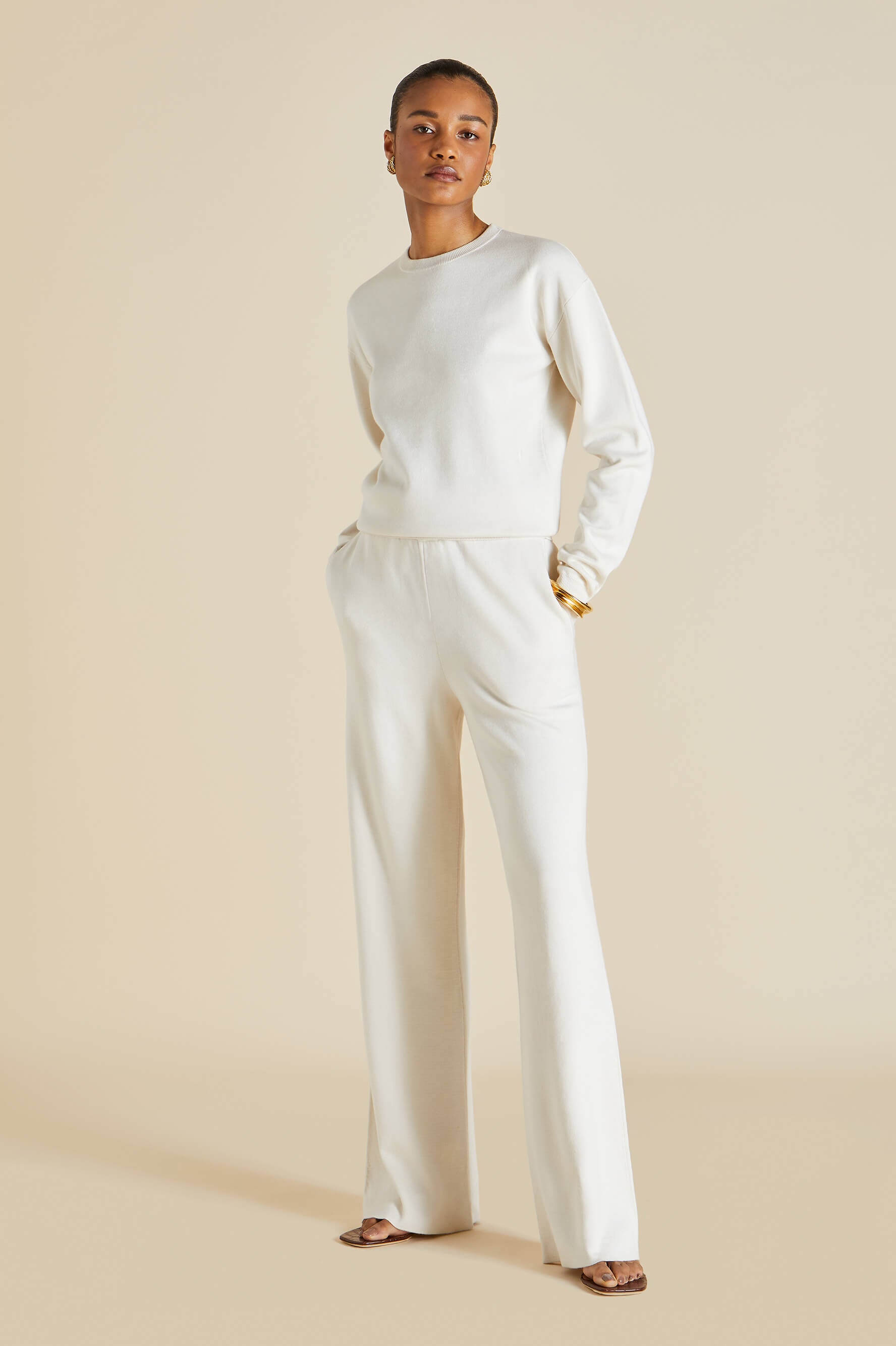 https://oliviavonhalle.com/cdn/shop/products/Olivia-von-Halle-Carmel-Moscow-silk-cashmere-jumper-and-wide-leg-trouser-set-white-cream-SC0026-1.jpg?v=1630493697