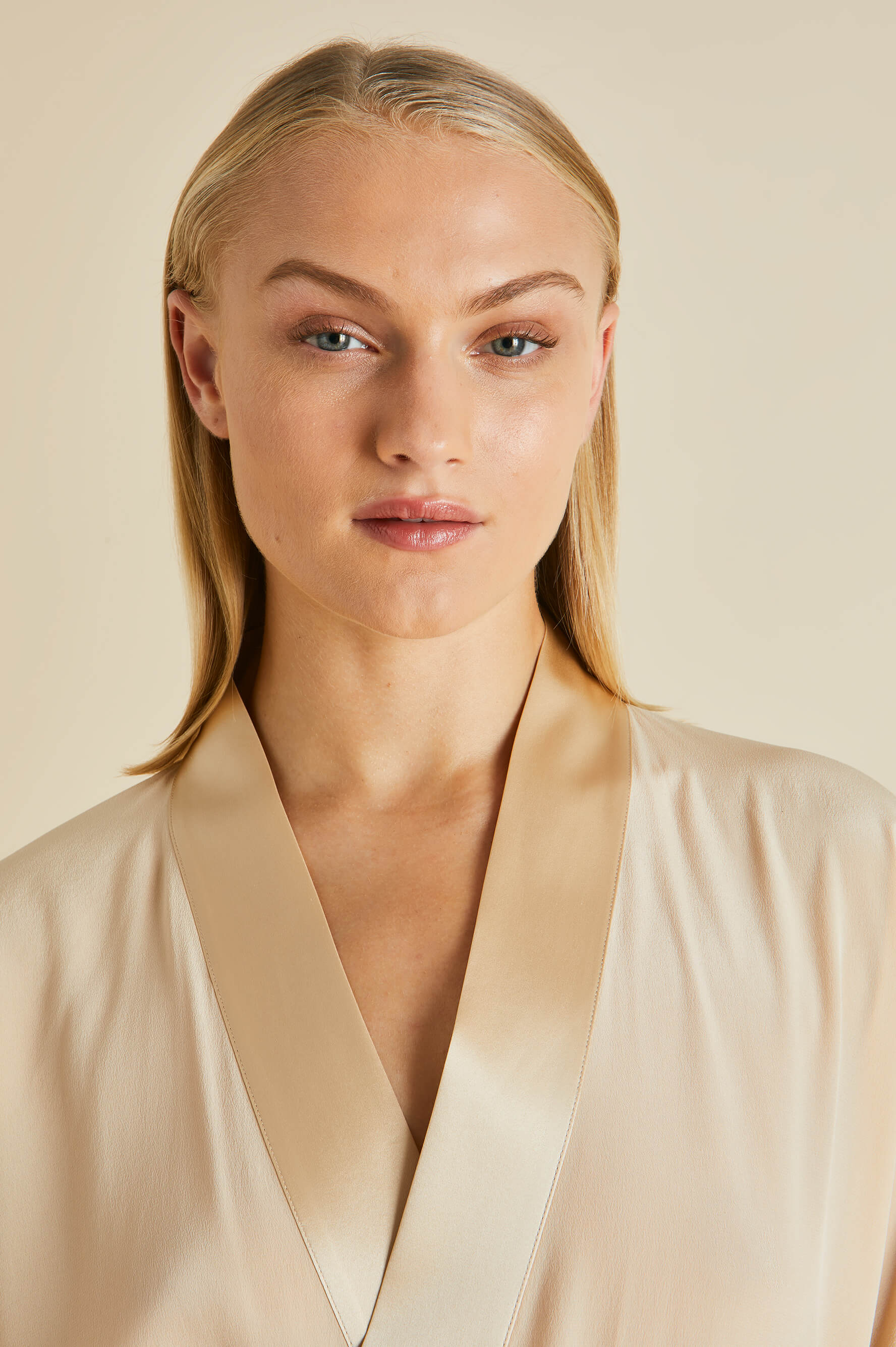 Quiniu Robe Queenie Caramel Robe in Silk Crêpe de Chine | Olivia von Halle